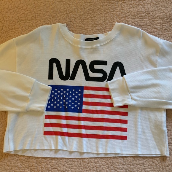 Forever 21 NASA long sleeve crop top - Picture 5 of 5